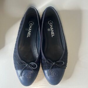 CHANEL Dark Blue Women's valet flats